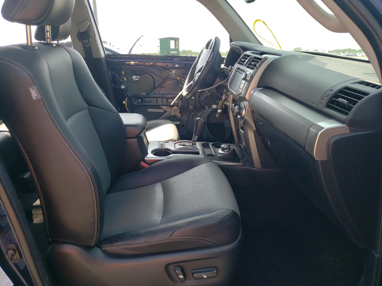 Photo 5 from auction – 2014 TOYOTA 4RUNNER SR with VIN JTEBU5JR0E5186040