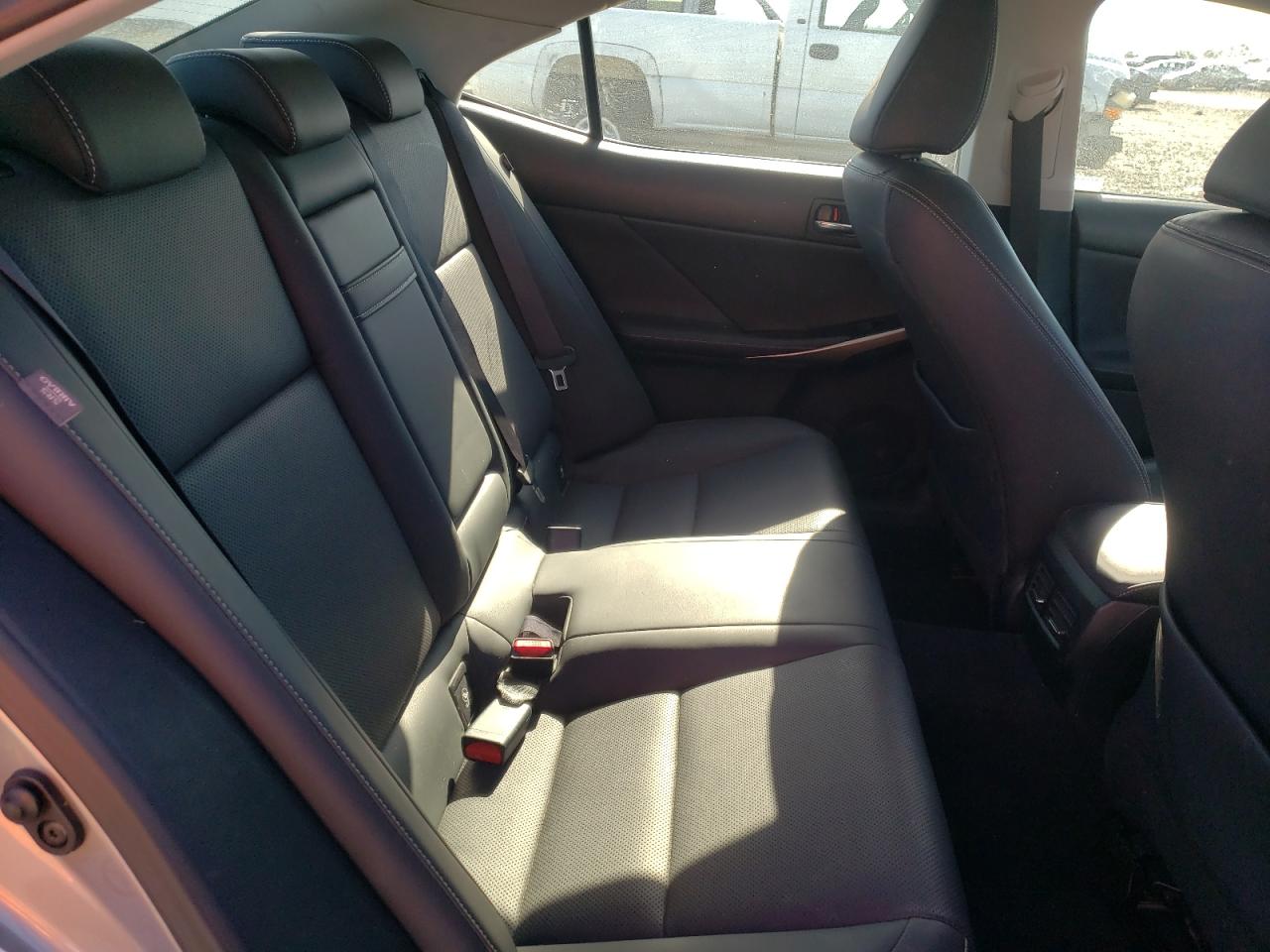 Photo 6 from auction – 2016 LEXUS IS 200T with VIN JTHBA1D29G5012389
