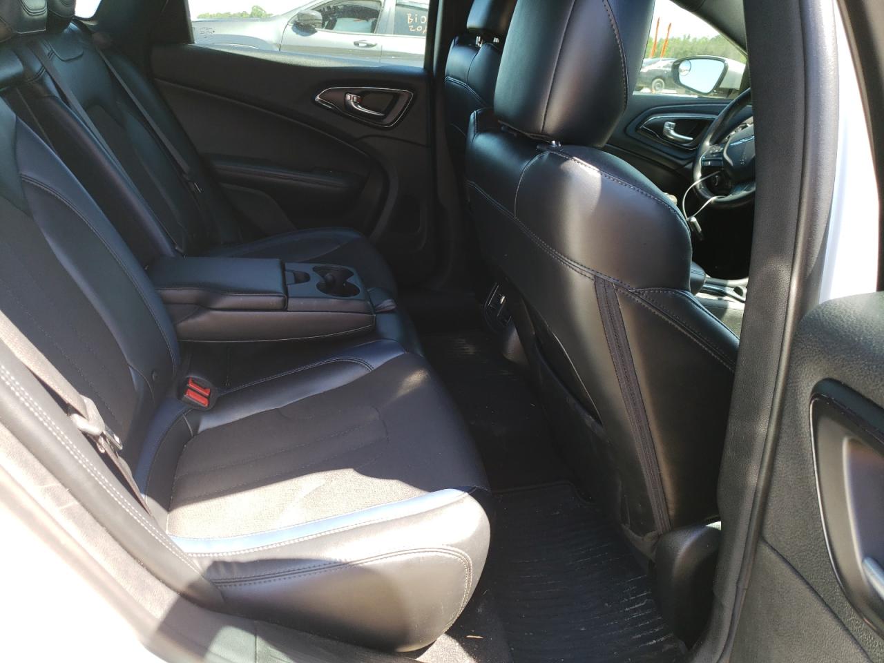 Photo 6 from auction – 2015 CHRYSLER 200 S with VIN 1C3CCCBG4FN514143