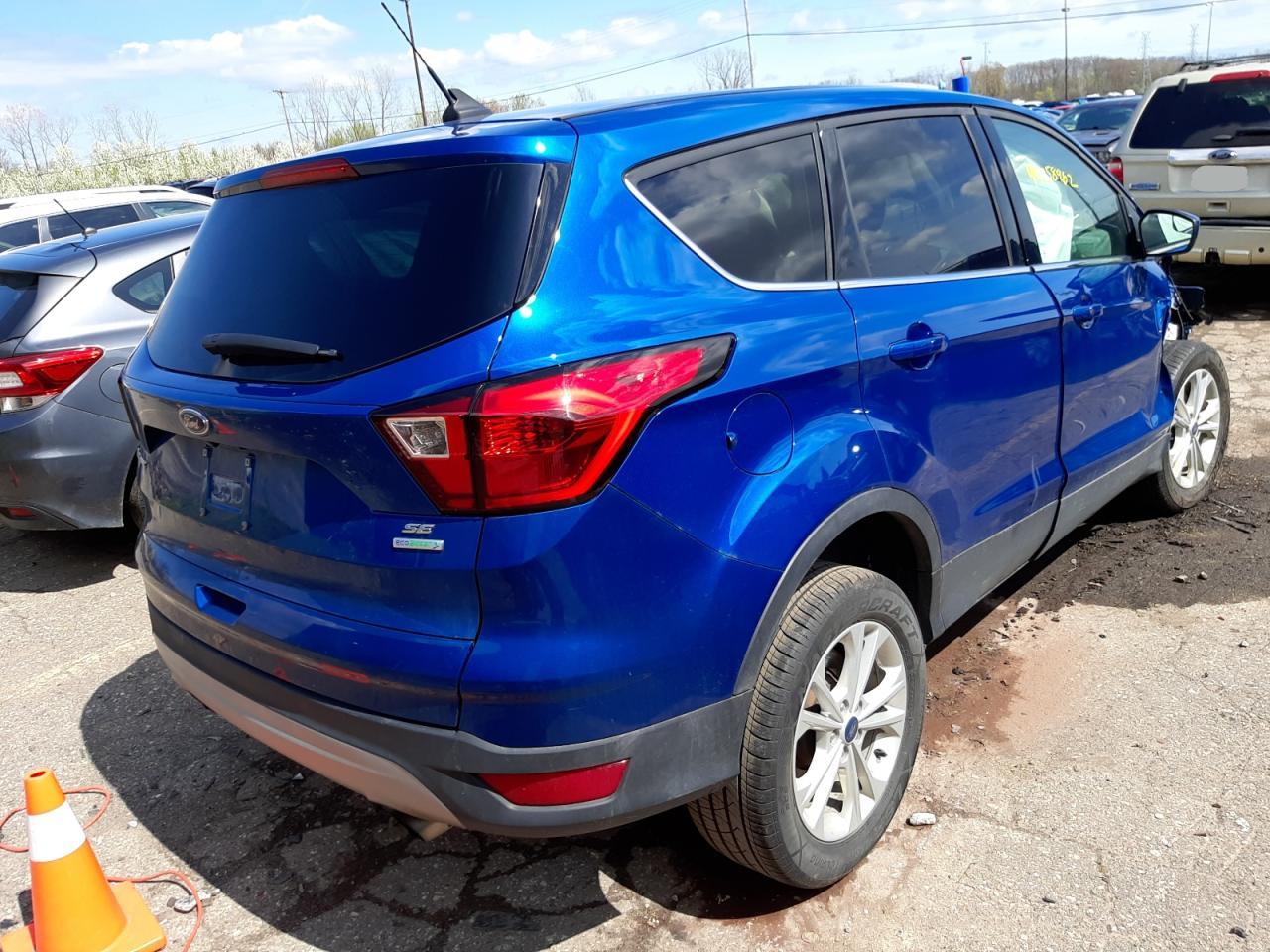 Photo 4 from auction – 2019 FORD ESCAPE SE with VIN 1FMCU0GD5KUA04093