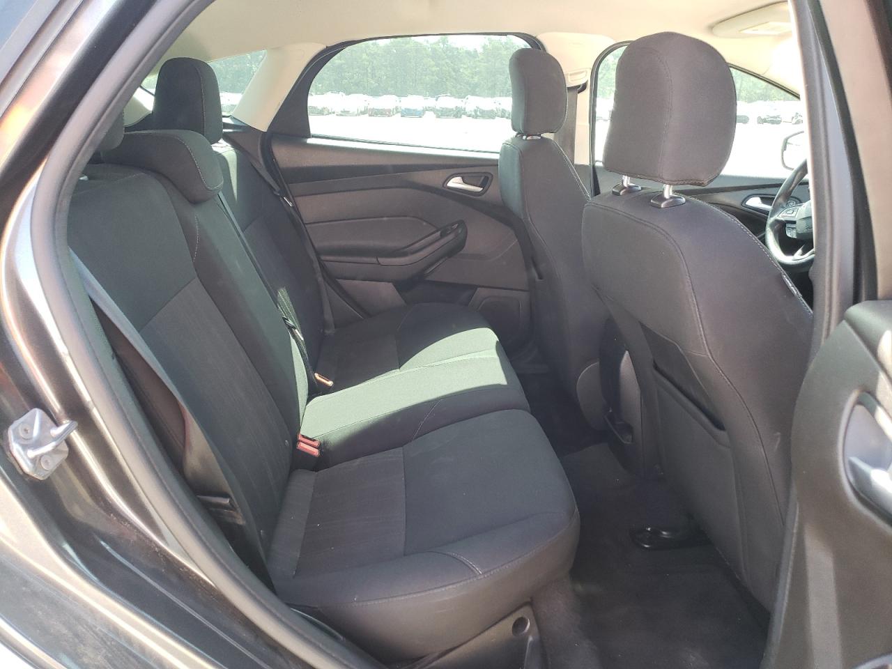 Photo 6 from auction – 2016 FORD FOCUS SE with VIN 1FADP3K20GL379304