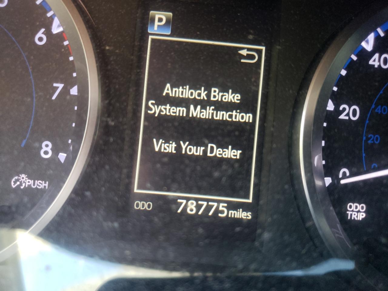 Photo 8 from auction – 2018 TOYOTA HIGHLANDER with VIN 5TDZARFH1JS033996
