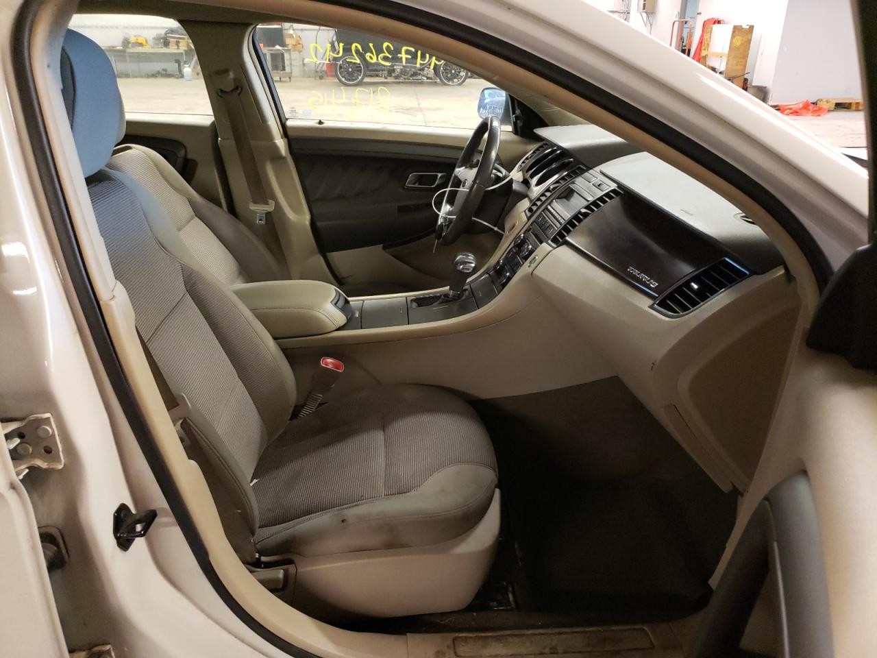 Photo 5 from auction – 2011 FORD TAURUS SEL with VIN 1FAHP2HW0BG109304