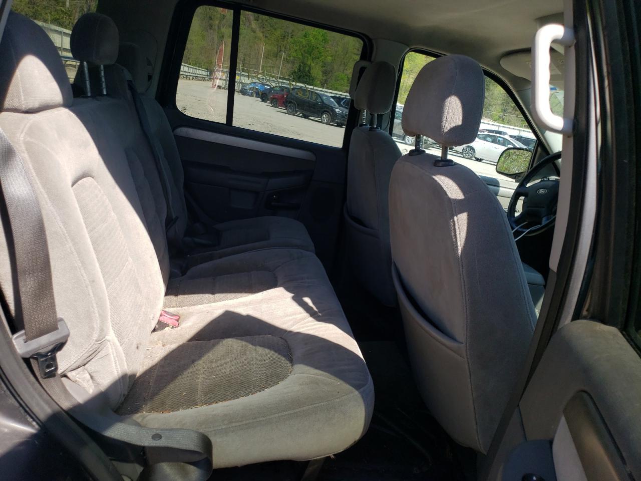 Photo 6 from auction – 2004 FORD EXPLORER X with VIN 1FMZU73K14ZA28890