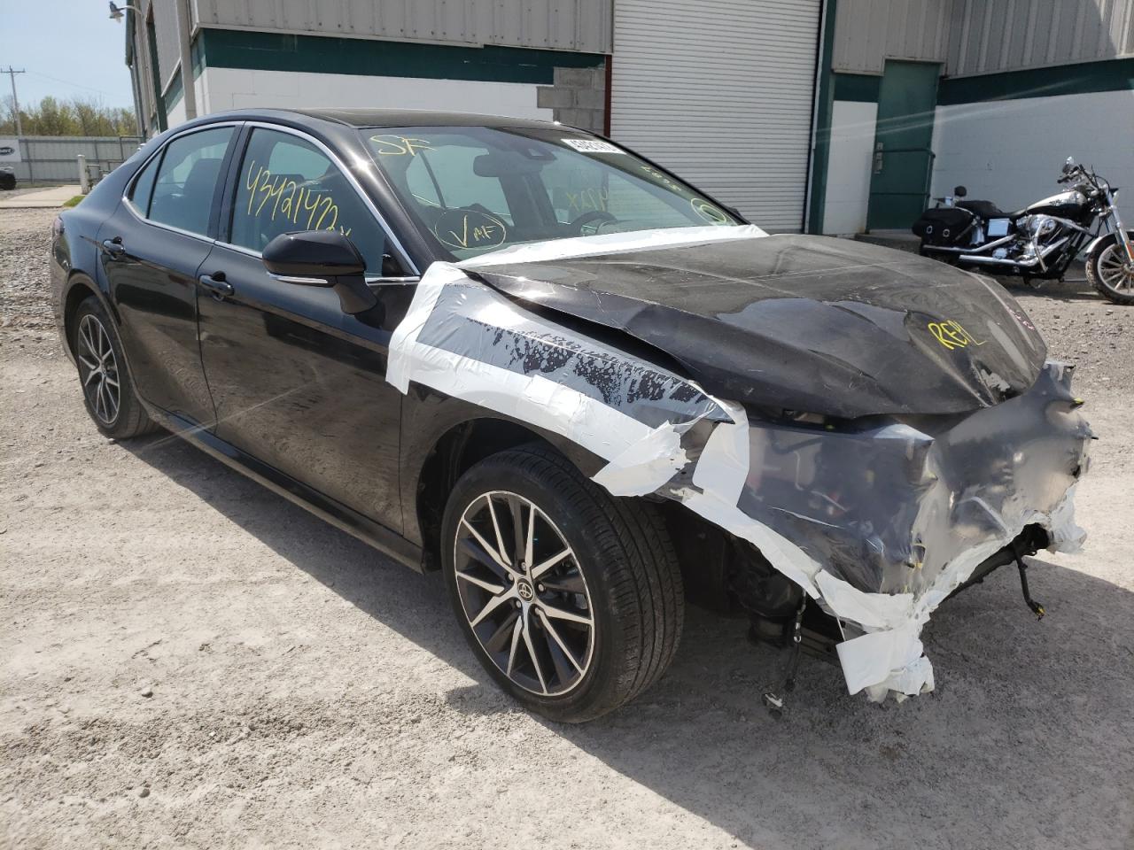 Photo 1 from auction – 2021 TOYOTA CAMRY XLE with VIN 4T1F31AK2MU558689