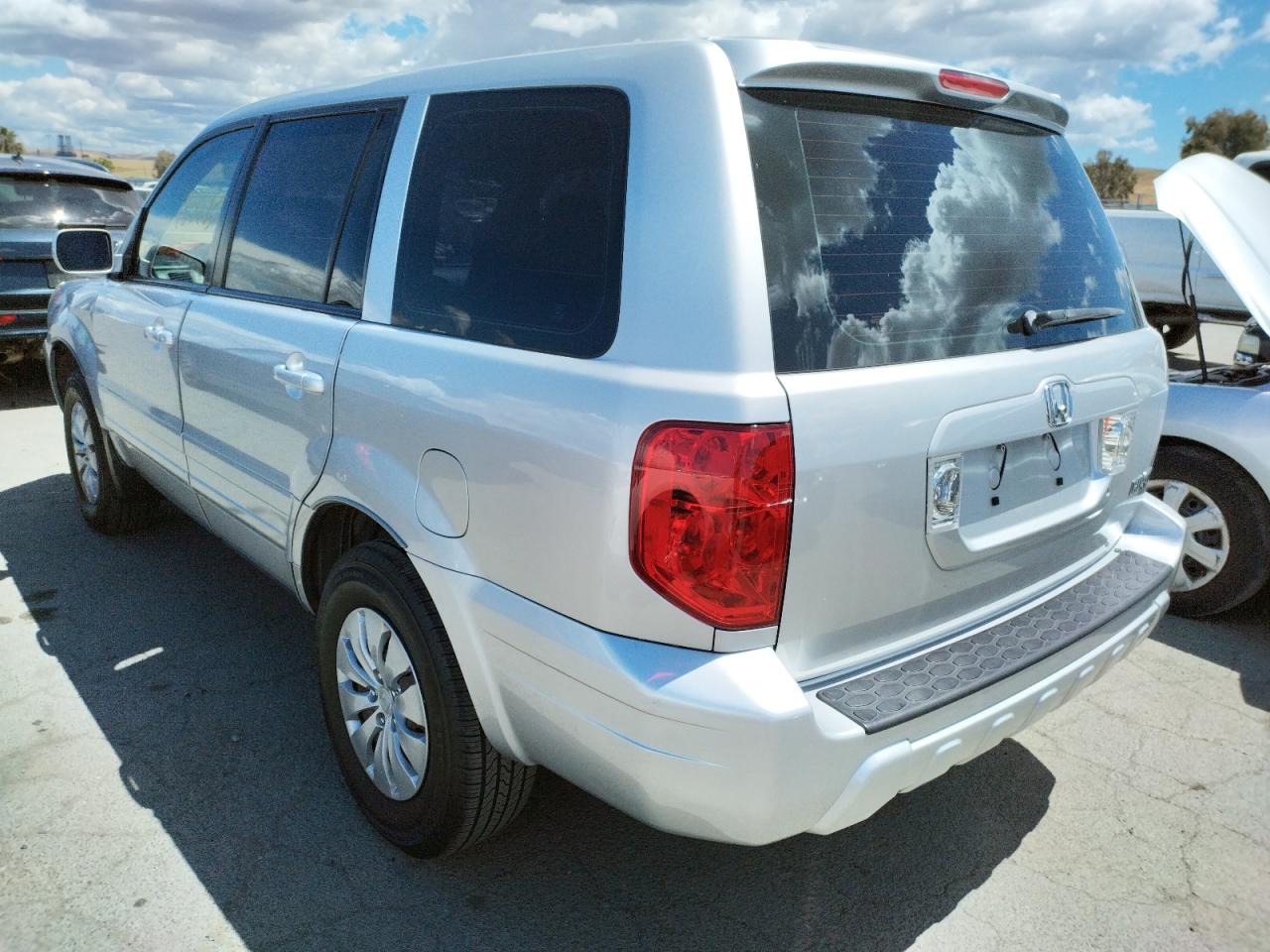 Photo 3 from auction – 2005 HONDA PILOT LX with VIN 2HKYF18145H504291