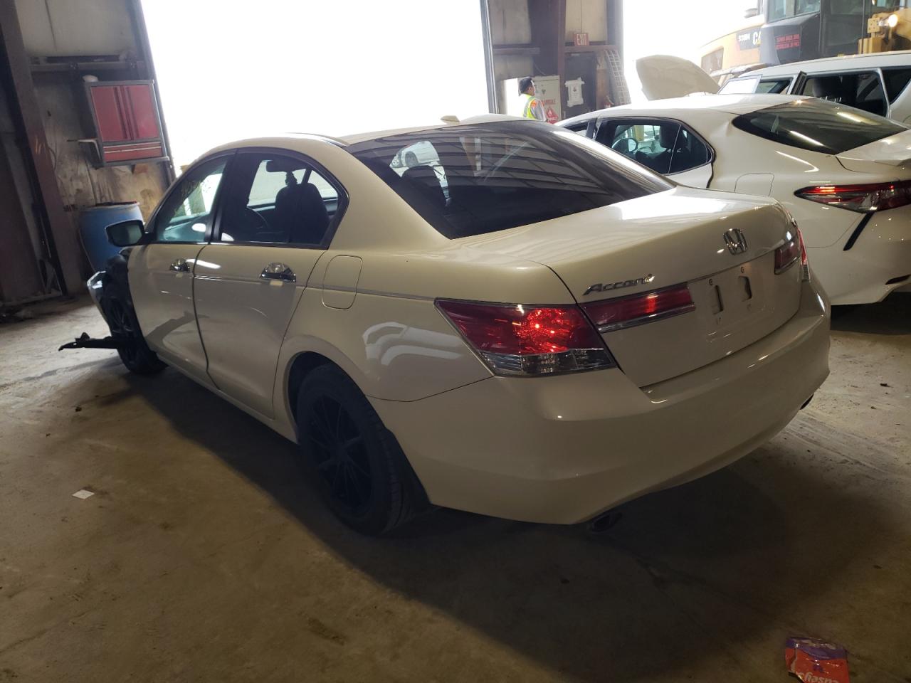 Photo 3 from auction – 2011 HONDA ACCORD EXL with VIN 1HGCP3F86BA009923