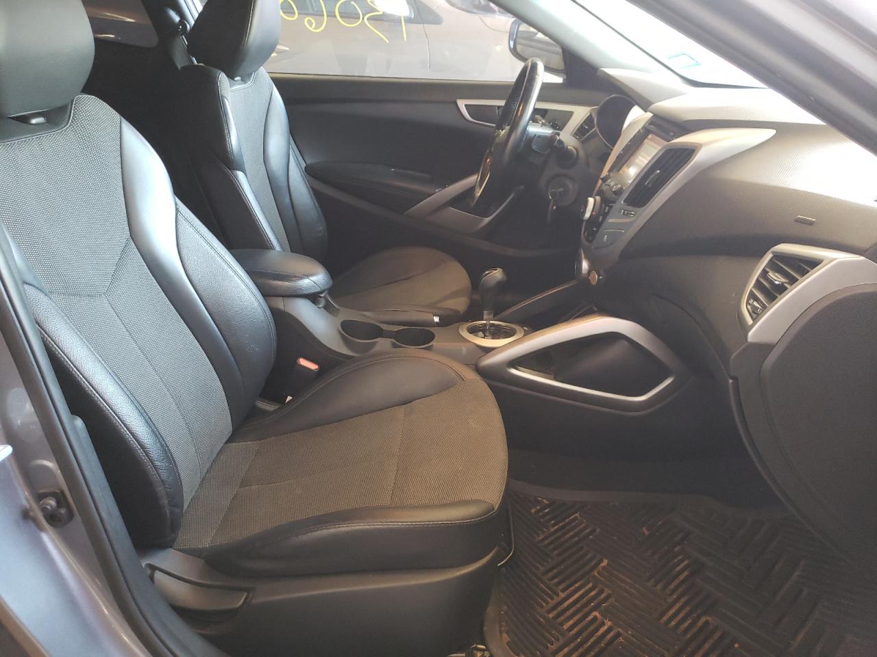 Photo 5 from auction – 2014 HYUNDAI VELOSTER with VIN KMHTC6AD0EU211395