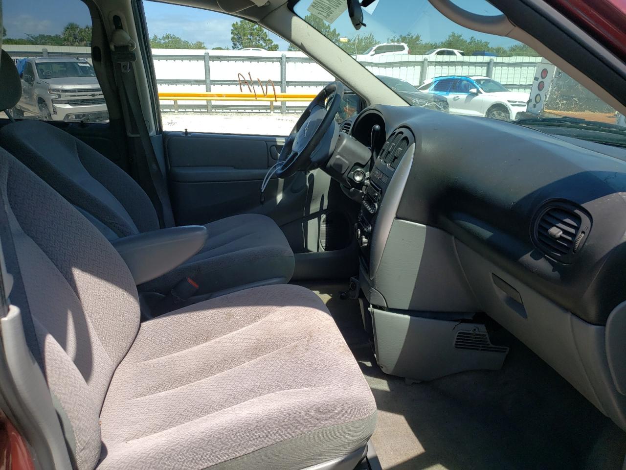Photo 5 from auction – 2007 CHRYSLER TOWN & COU with VIN 2A4GP54L67R214268