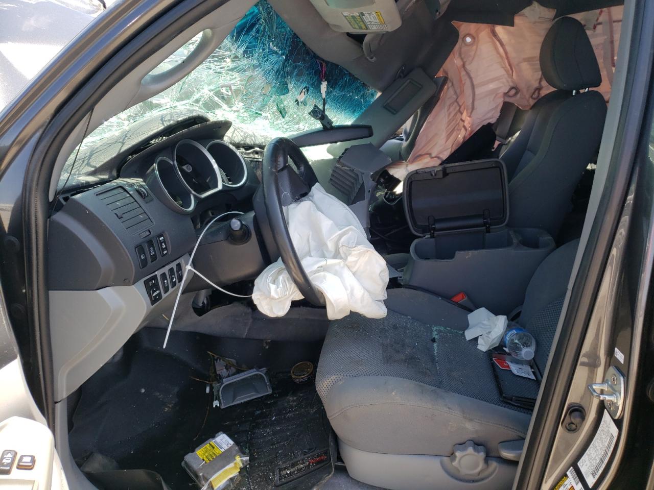 Photo 5 from auction – 2011 TOYOTA TACOMA DOU with VIN 3TMLU4EN2BM072282