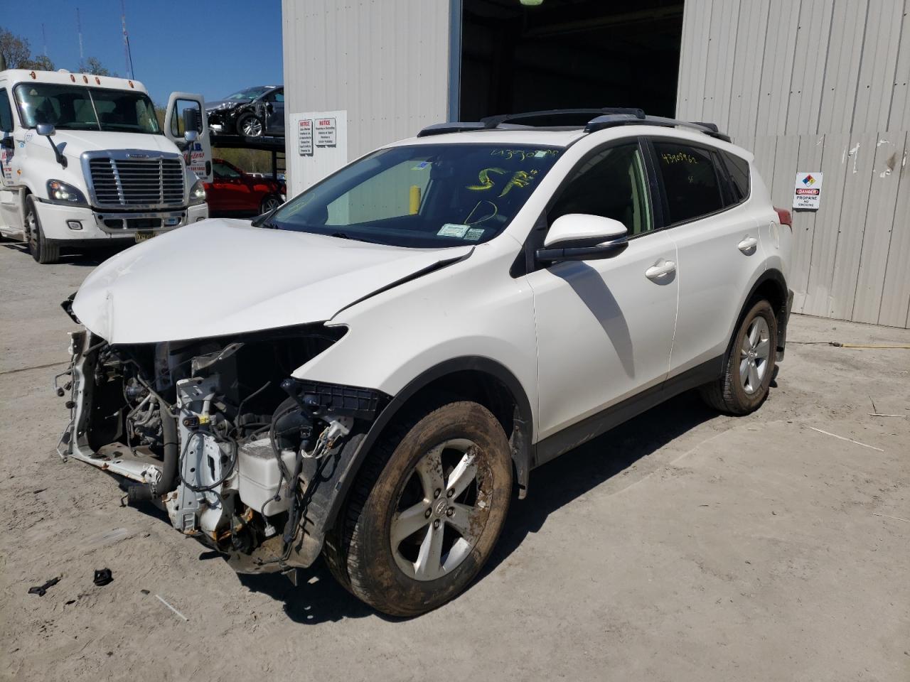 Photo 2 from auction – 2014 TOYOTA RAV4 XLE with VIN JTMRFREV9ED090442