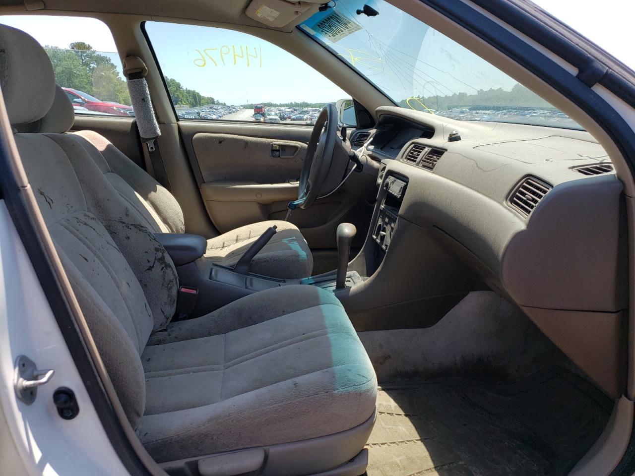 Photo 5 from auction – 2001 TOYOTA CAMRY CE with VIN 4T1BG22K91U868972