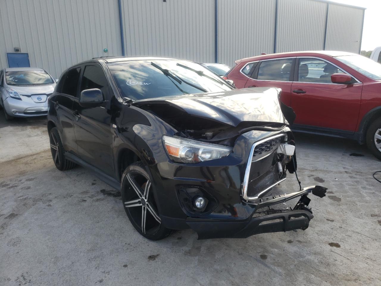 MITSUBISHI OUTLANDER 2014 مع رقم تعريف المركبة 4A4AP3AUXEE025073 - صورة من المزاد