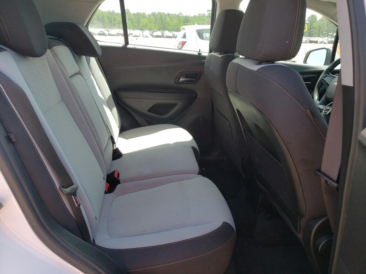 Photo 6 from auction – 2019 CHEVROLET TRAX LS with VIN 3GNCJKSBXKL157665