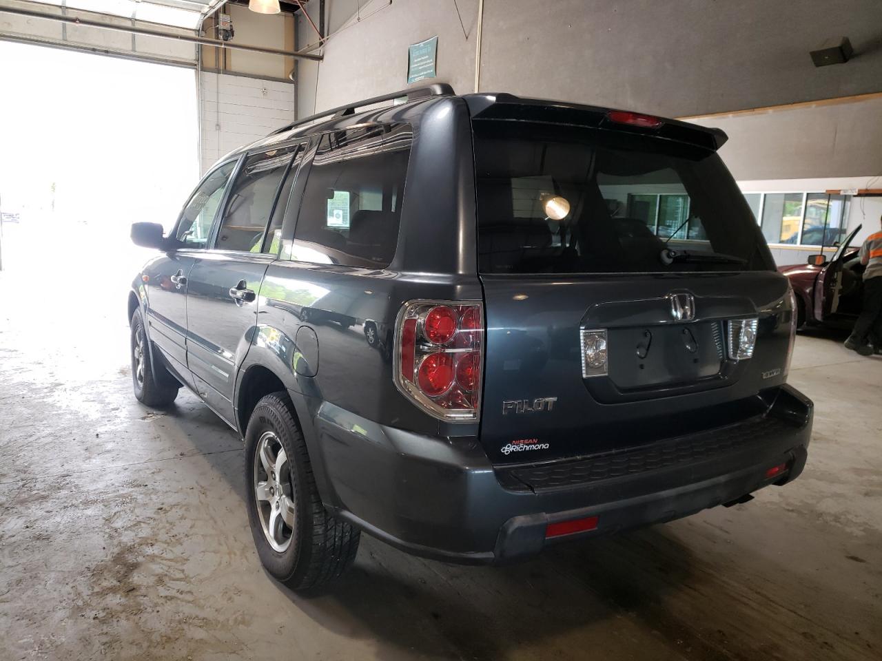 Photo 3 from auction – 2006 HONDA PILOT with VIN 5FNYF18596B012827