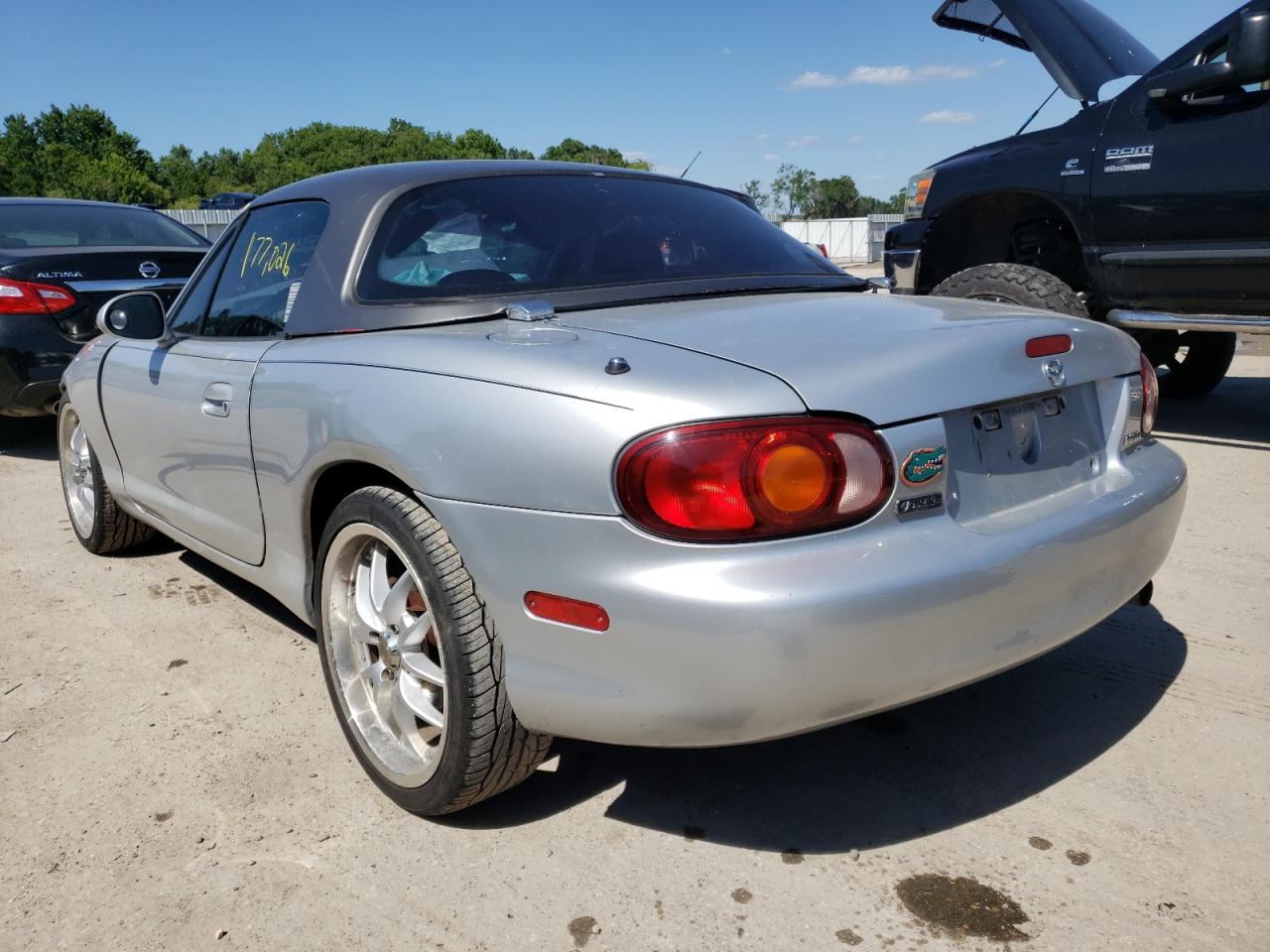 Photo 3 from auction – 1999 MAZDA MX-5 MIATA with VIN JM1NB3530X0112280