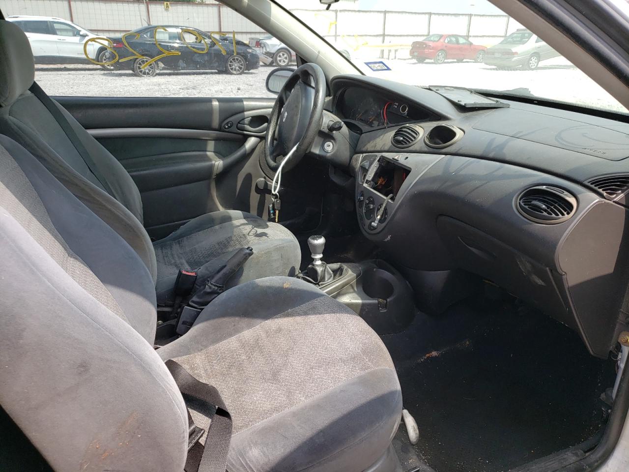 Photo 5 from auction – 2000 FORD FOCUS ZX3 with VIN 3FAFP3139YR216253