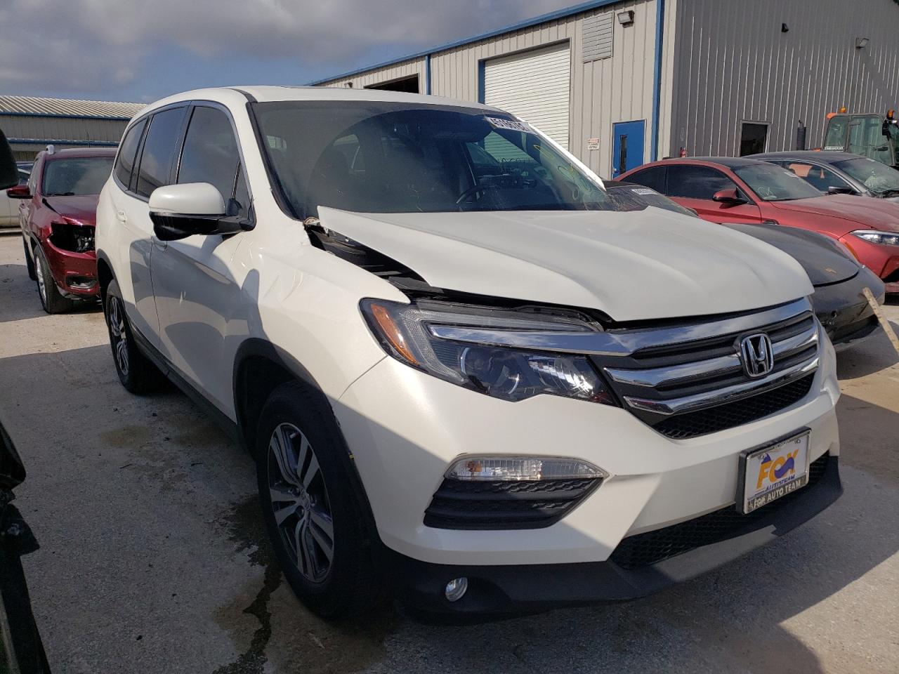 HONDA PILOT EXL 2018 with VIN 5FNYF6H53JB040497 - Photo from auction