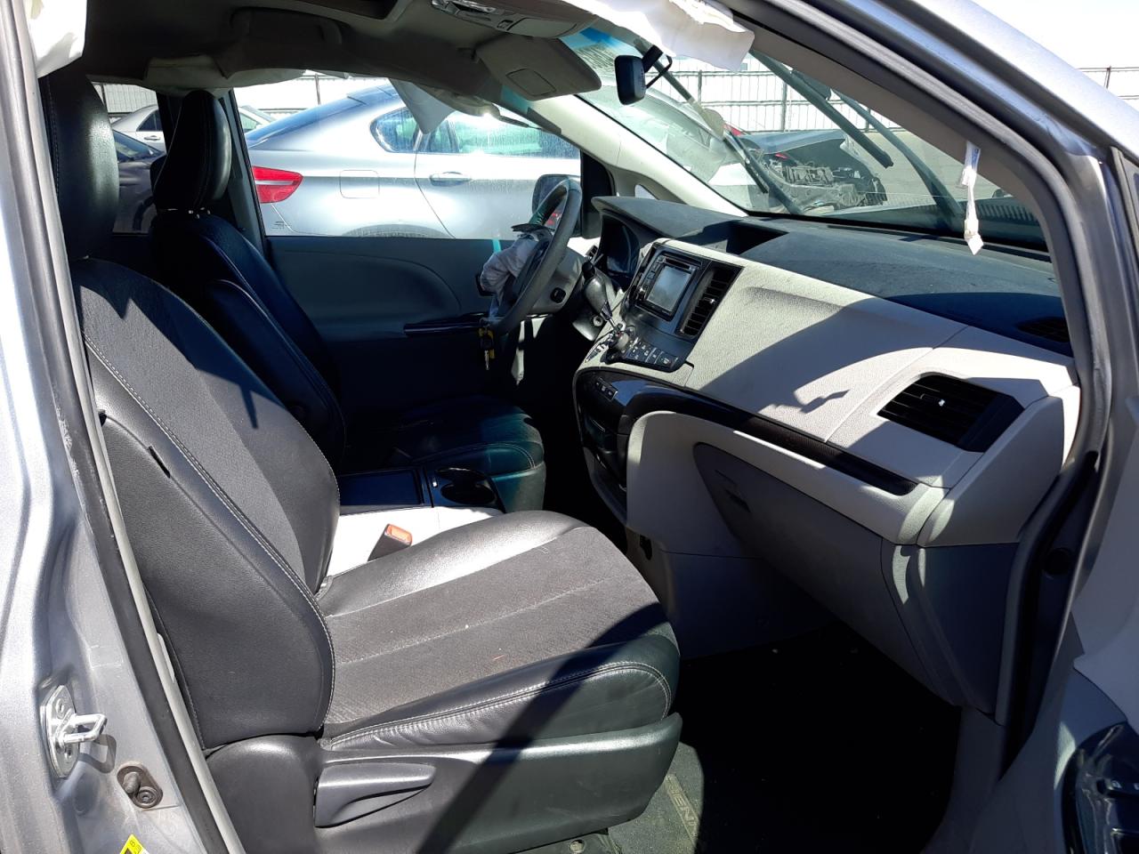 Photo 5 from auction – 2013 TOYOTA SIENNA SPO with VIN 5TDXK3DC2DS328800