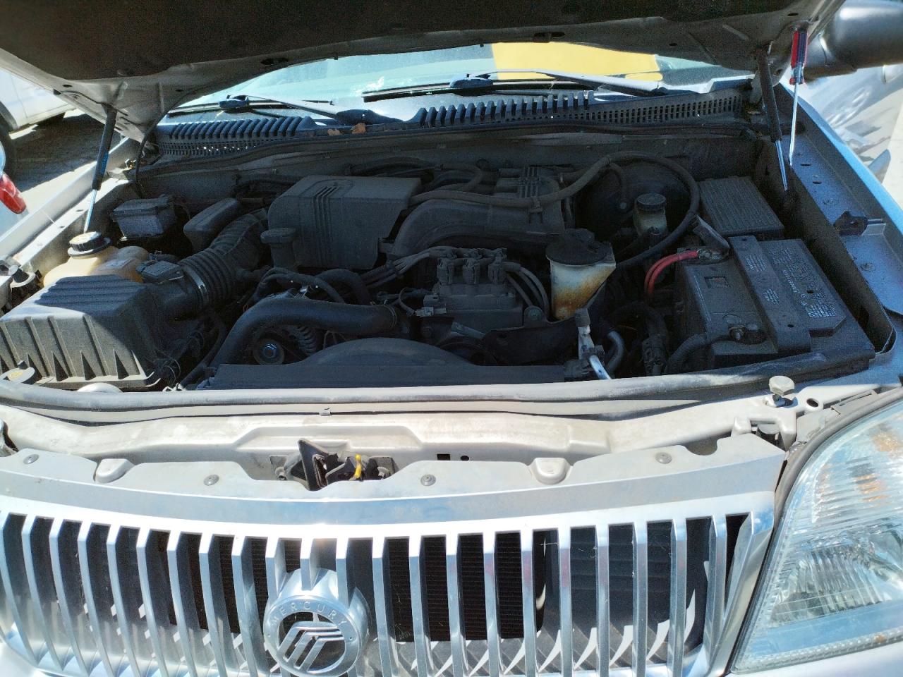 Photo 7 from auction – 2003 MERCURY MOUNTAINEE with VIN 4M2DU86K33ZJ03193
