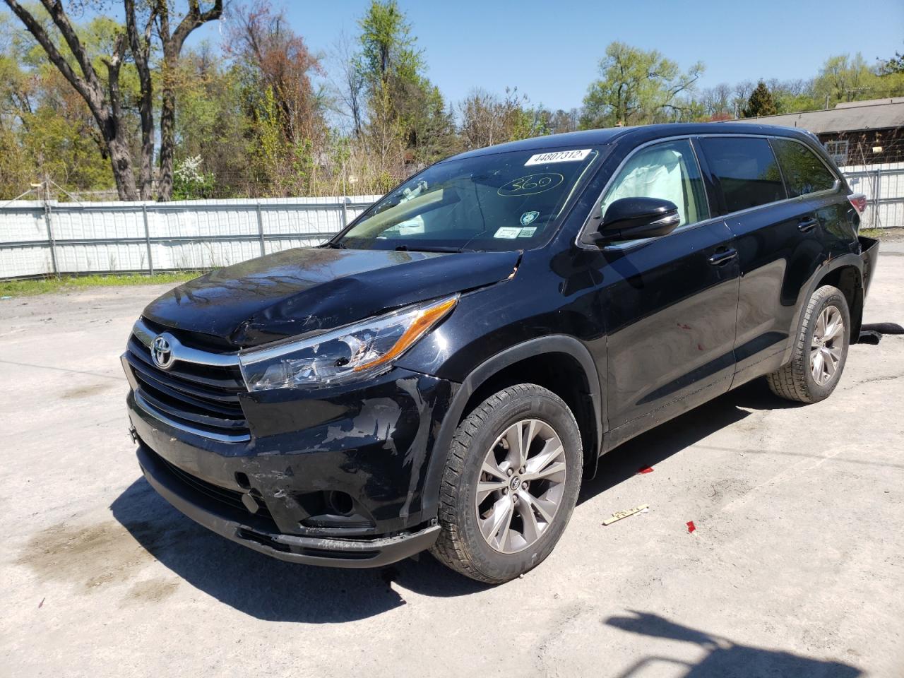 Photo 2 from auction – 2016 TOYOTA HIGHLANDER with VIN 5TDBKRFH3GS226092