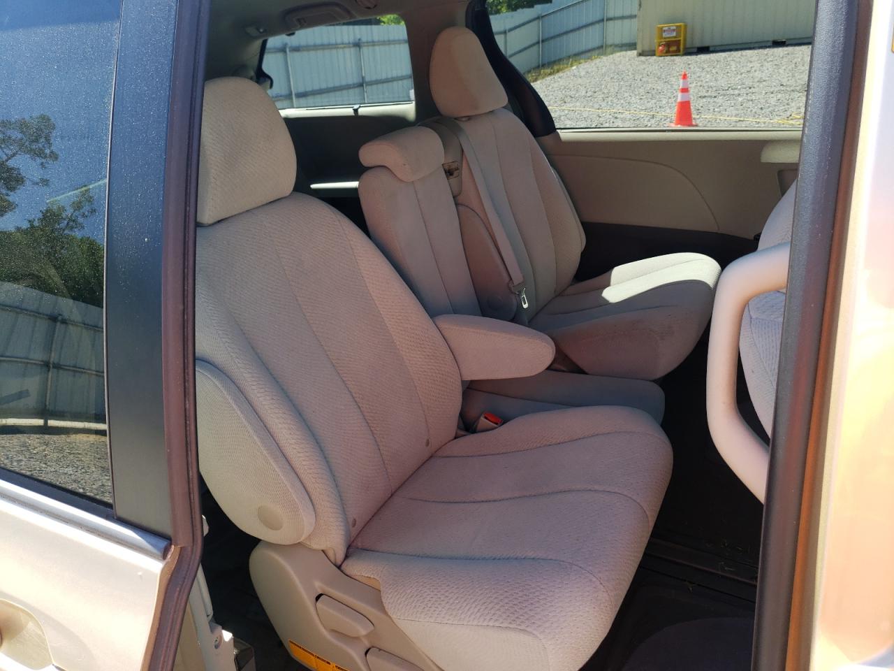 Photo 6 from auction – 2012 TOYOTA SIENNA LE with VIN 5TDKK3DC0CS236383