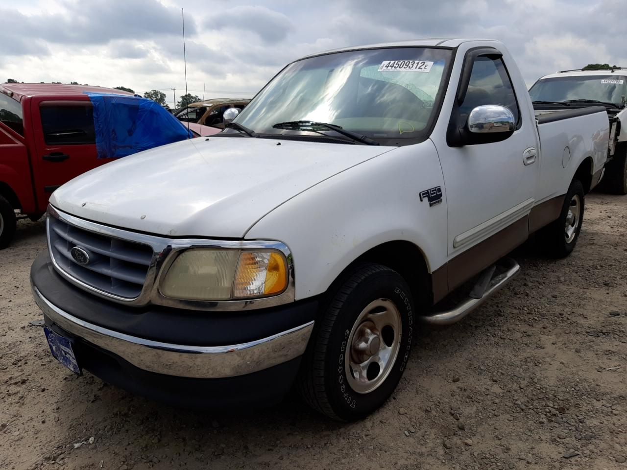 Photo 2 from auction – 2001 FORD F150 with VIN 1FTRF17L71NA01954