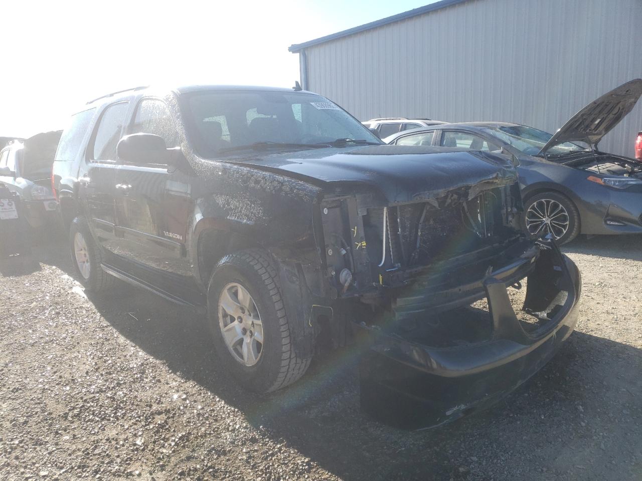 GMC YUKON SLE 2011 with VIN 1GKS2AE06BR114749 - Photo from auction