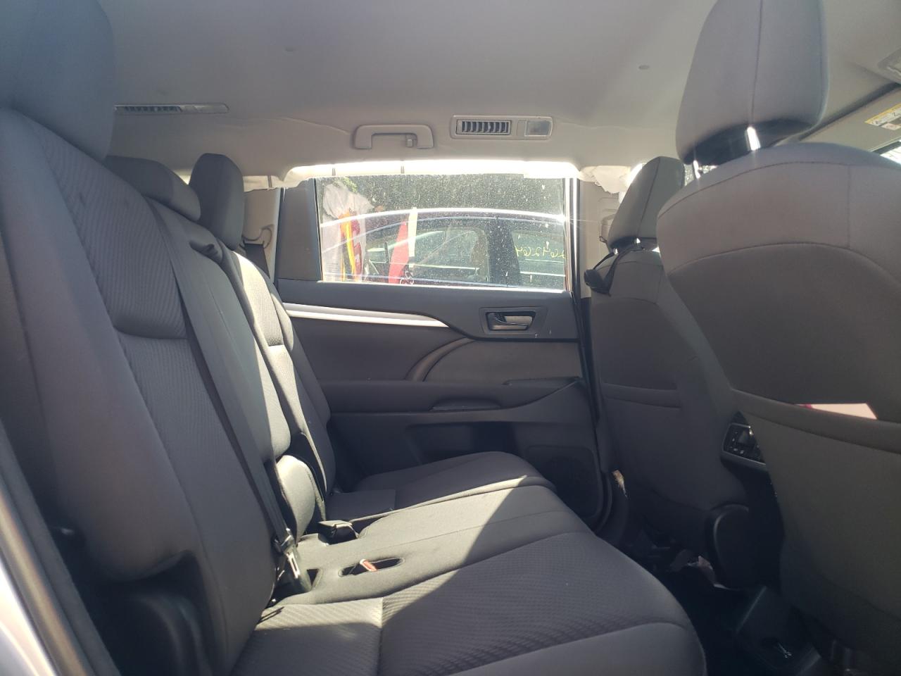 Photo 6 from auction – 2018 TOYOTA HIGHLANDER with VIN 5TDZARFH1JS033996