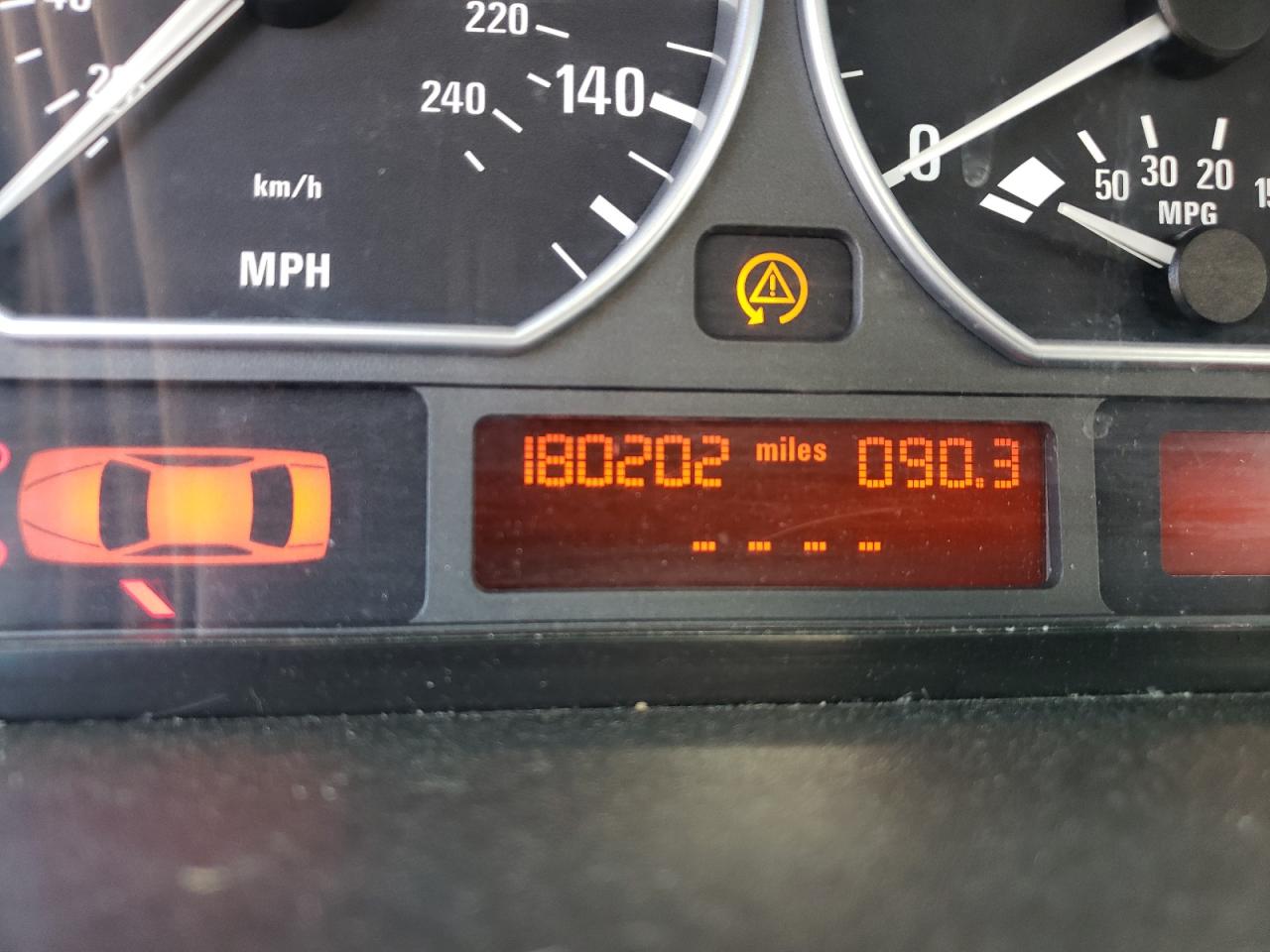 Photo 8 from auction – 2005 BMW 330 I with VIN WBAEV53475KM42916