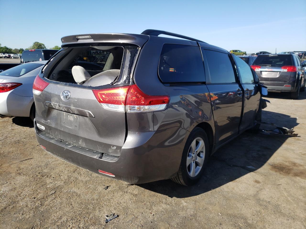 Photo 17 from auction – 2012 TOYOTA SIENNA LE with VIN 5TDKK3DC4CS177659
