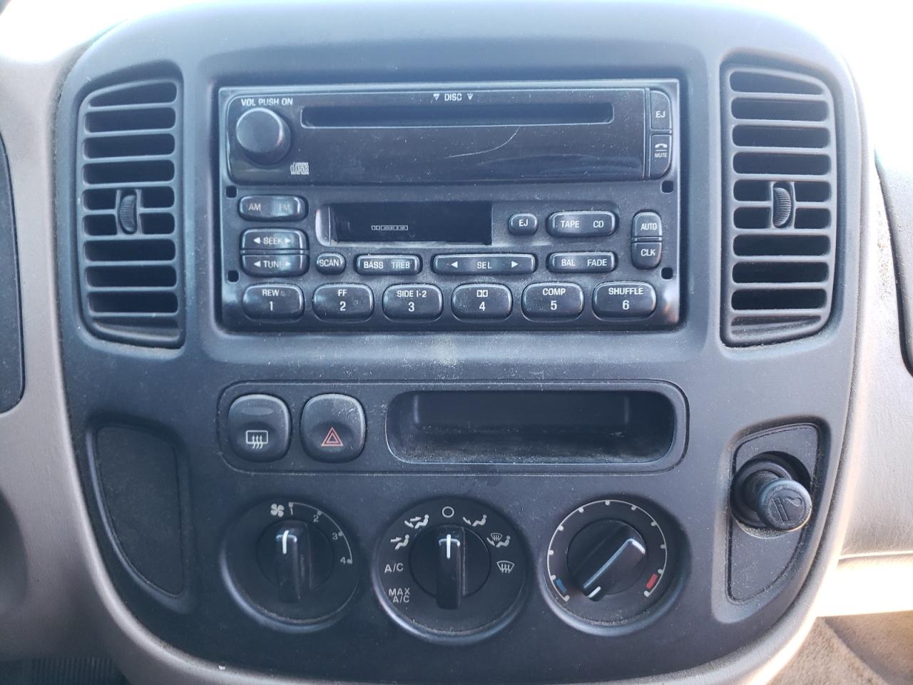 Photo 9 from auction – 2001 FORD ESCAPE XLT with VIN 1FMYU03141KE85157