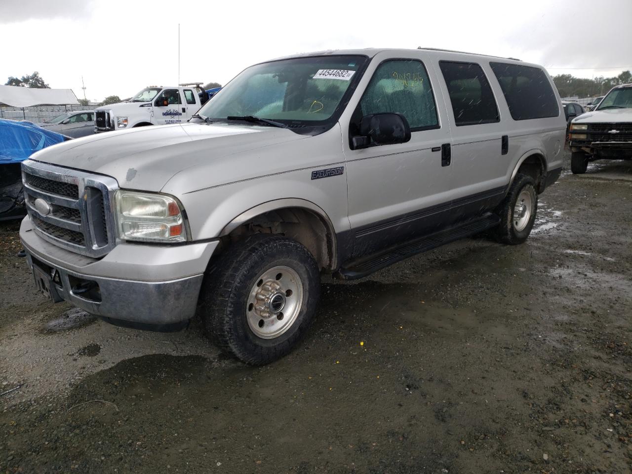 Photo 2 from auction – 2005 FORD EXCURSION with VIN 1FMNU41SX5EB36868