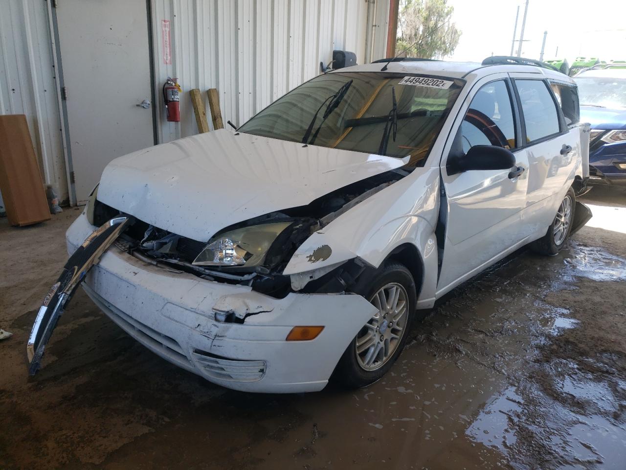 Photo 2 from auction – 2005 FORD FOCUS ZXW with VIN 1FAFP36N55W149010