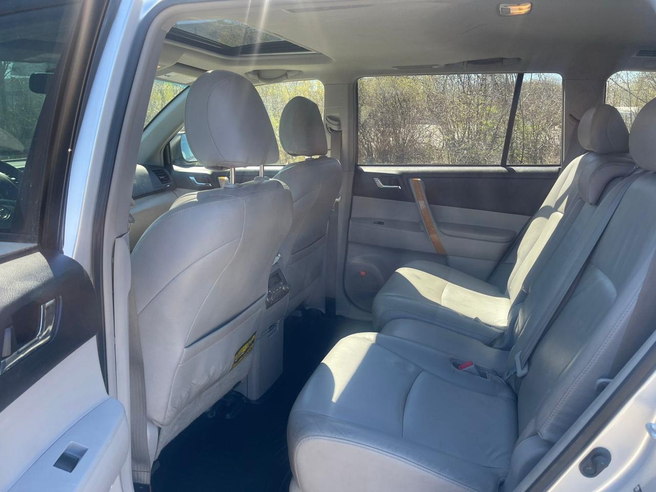 Photo 9 from auction – 2009 TOYOTA HIGHLANDER with VIN JTEEW44AX92028772