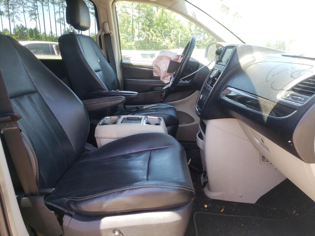 Photo 5 from auction – 2012 CHRYSLER TOWN & COU with VIN 2C4RC1BG7CR223094