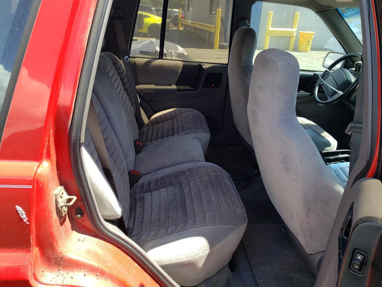 Photo 6 from auction – 1994 JEEP CHEROKEE with VIN 1J4GZ58S1RC128129