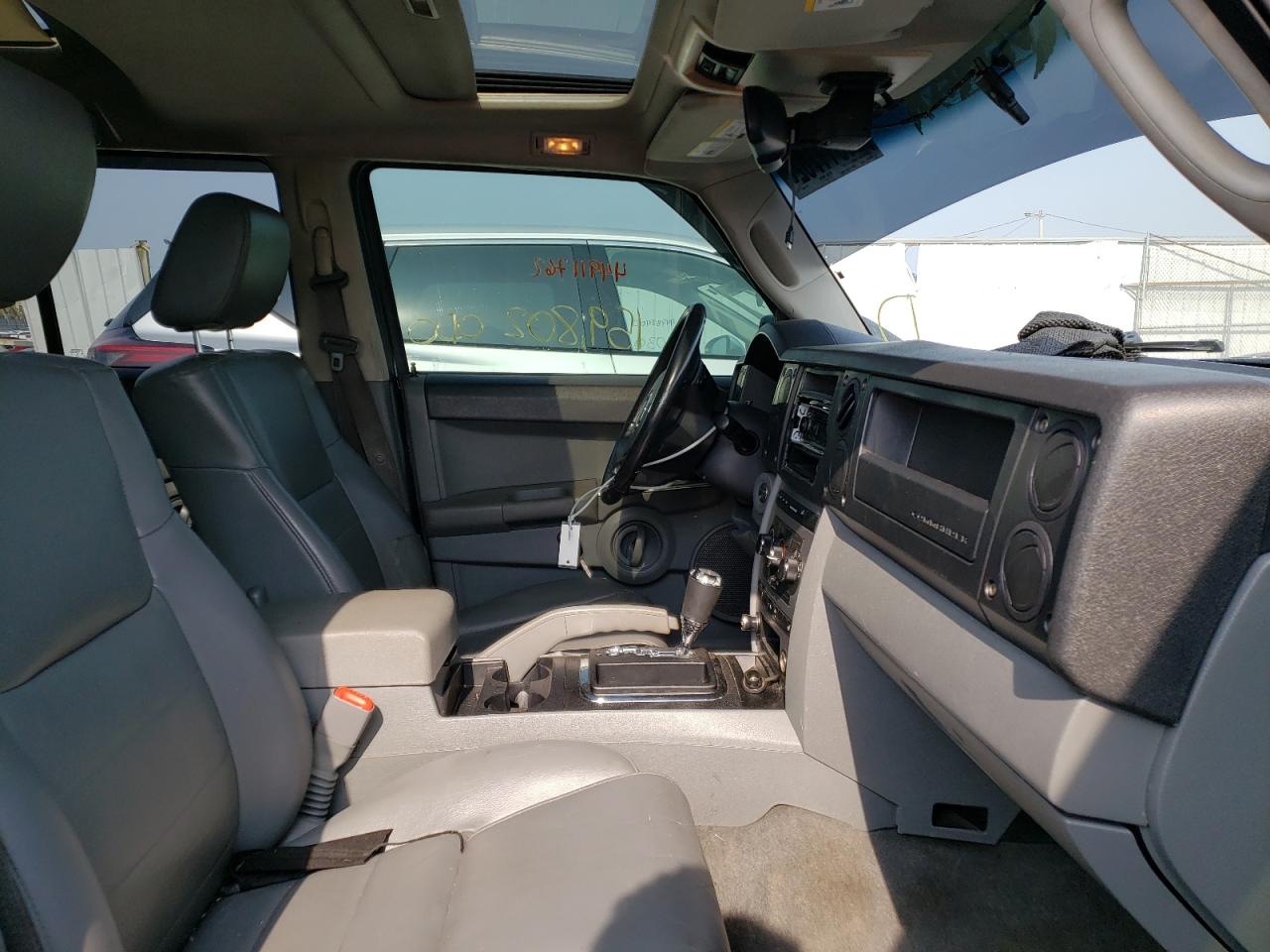 Photo 5 from auction – 2006 JEEP COMMANDER with VIN 1J8HG48K06C252388