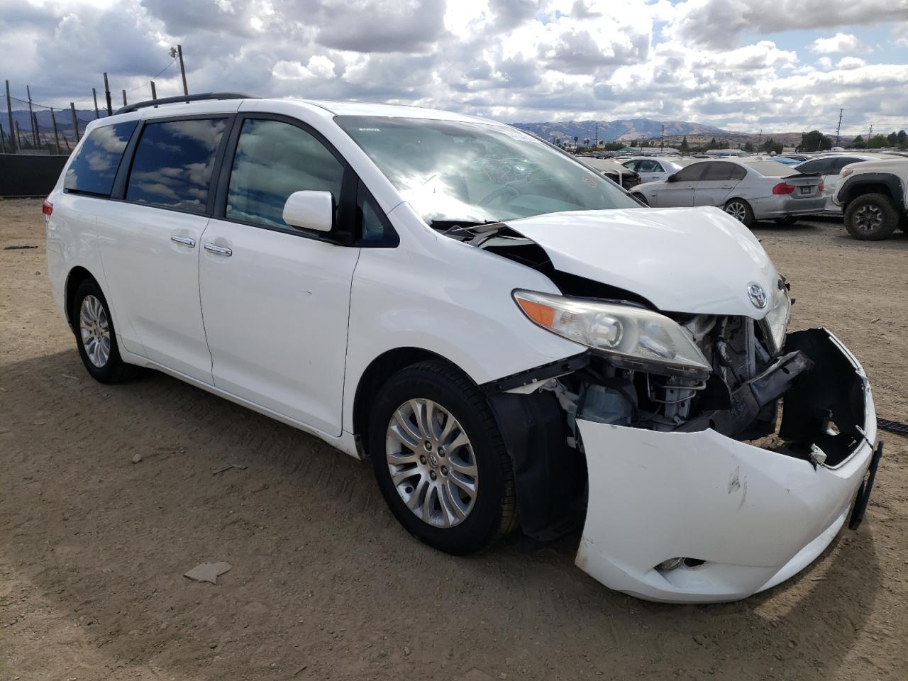 Photo 1 from auction – 2011 TOYOTA SIENNA XLE with VIN 5TDYK3DC9BS165225