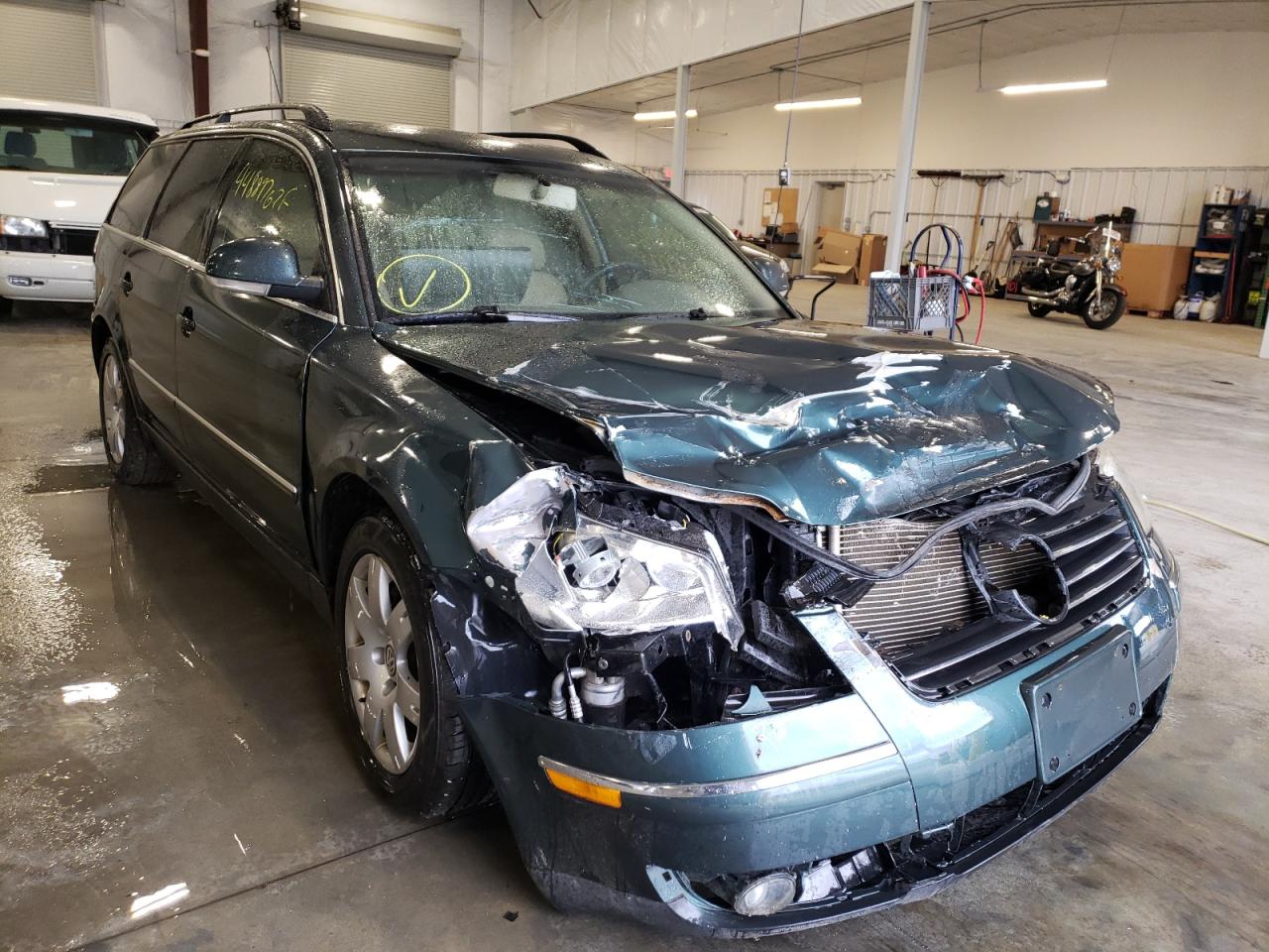 VOLKSWAGEN PASSAT GLS 2005 with VIN WVWCE63B45E063711 - Photo from auction