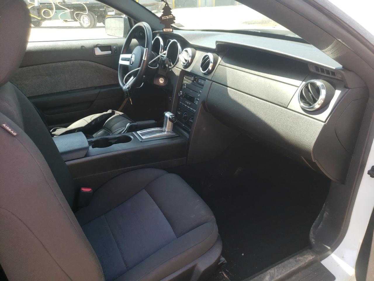 Photo 5 from auction – 2008 FORD MUSTANG with VIN 1ZVHT80N685201269