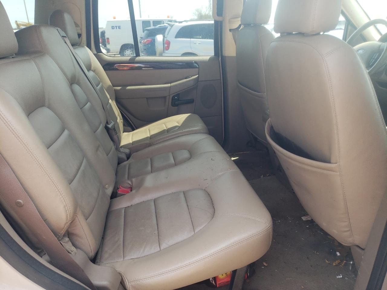 Photo 6 from auction – 2005 FORD EXPLORER L with VIN 1FMDU65KX5ZA77041