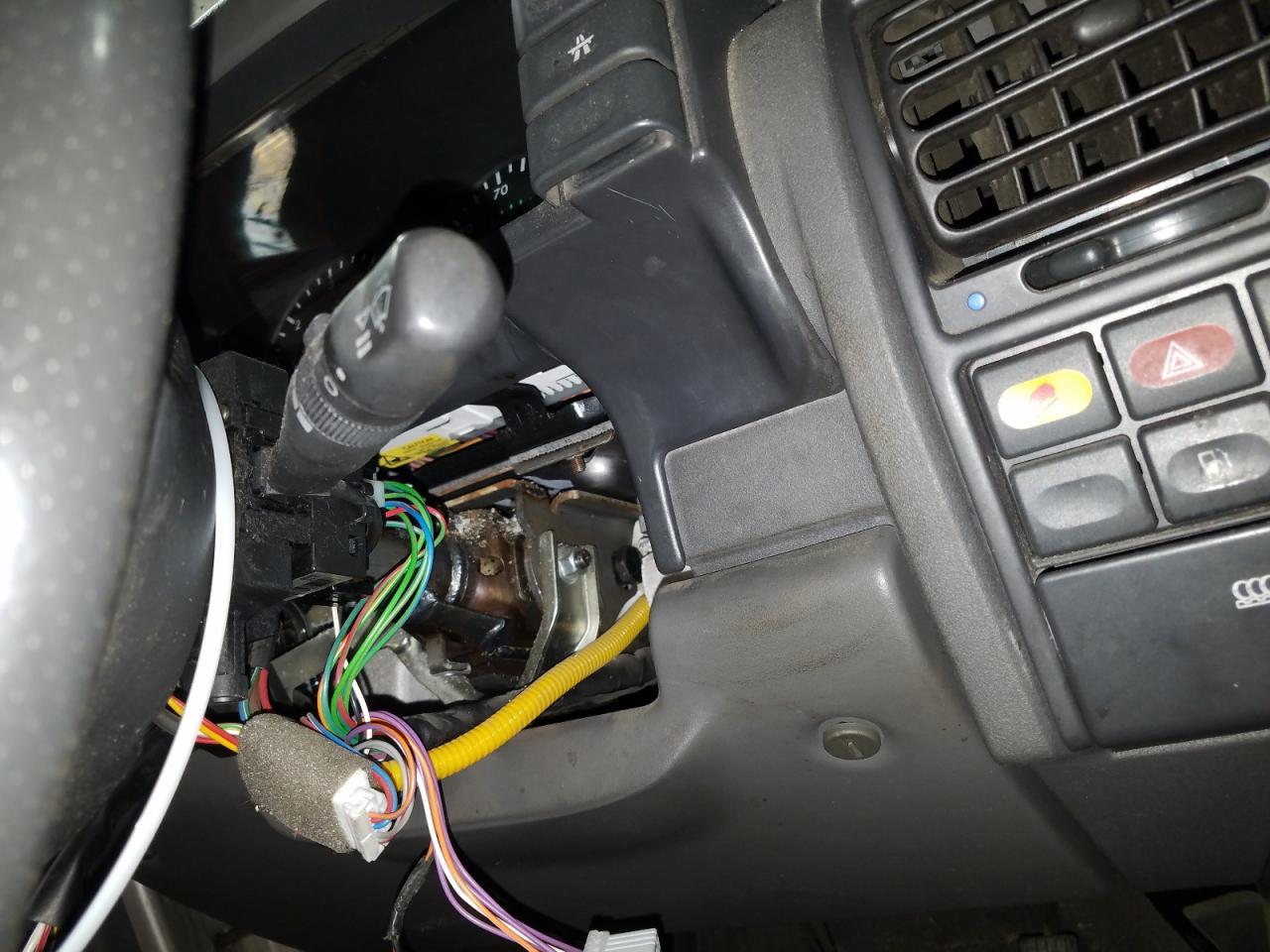 Photo 9 from auction – 2001 LAND ROVER DISCOVERY with VIN SALTY15471A298252