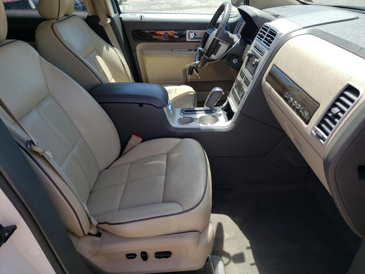 Photo 5 from auction – 2008 LINCOLN MKX with VIN 2LMDU88C08BJ29059