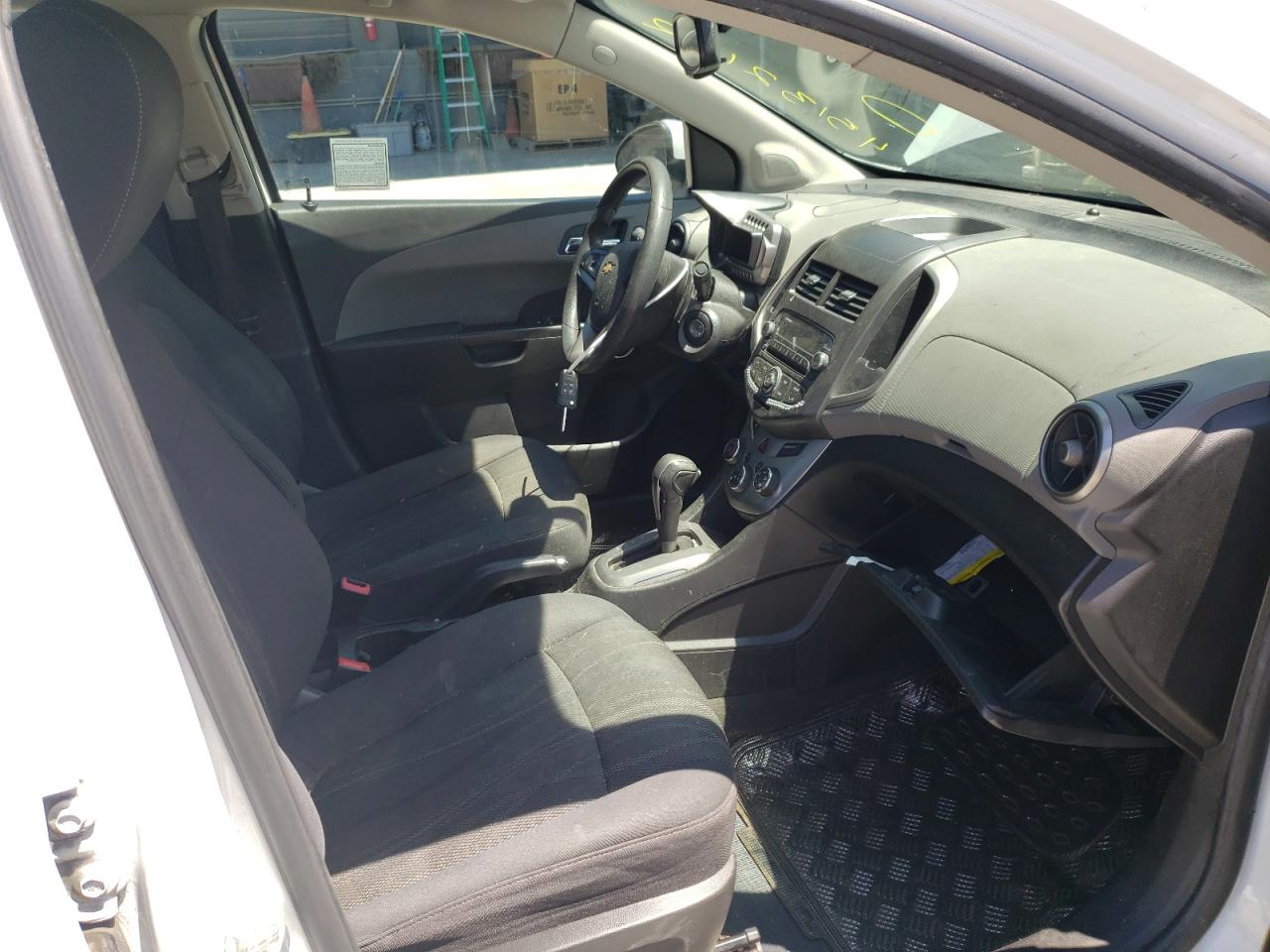 Photo 5 from auction – 2015 CHEVROLET SONIC LT with VIN 1G1JC5SG1F4207414