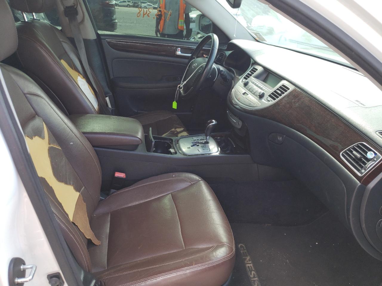 Photo 5 from auction – 2012 HYUNDAI GENESIS 3. with VIN KMHGC4DD5CU152648