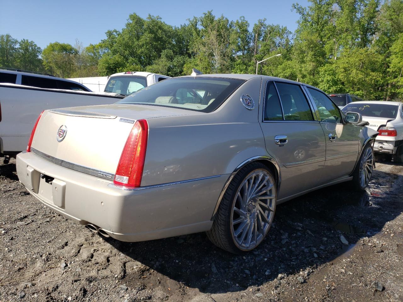 Photo 4 from auction – 2009 CADILLAC DTS with VIN 1G6KD57YX9U120564