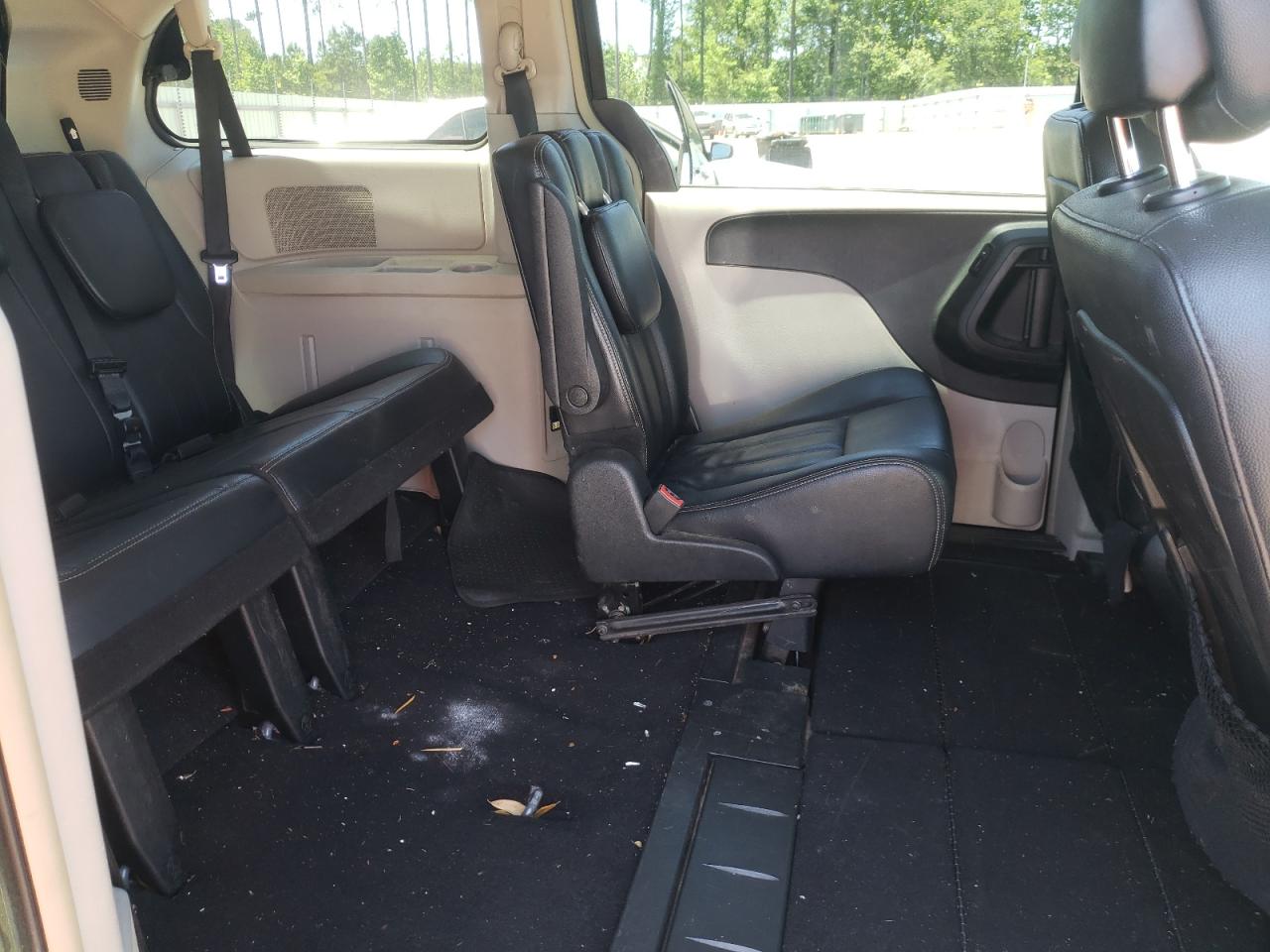 Photo 6 from auction – 2012 CHRYSLER TOWN & COU with VIN 2C4RC1BG7CR223094