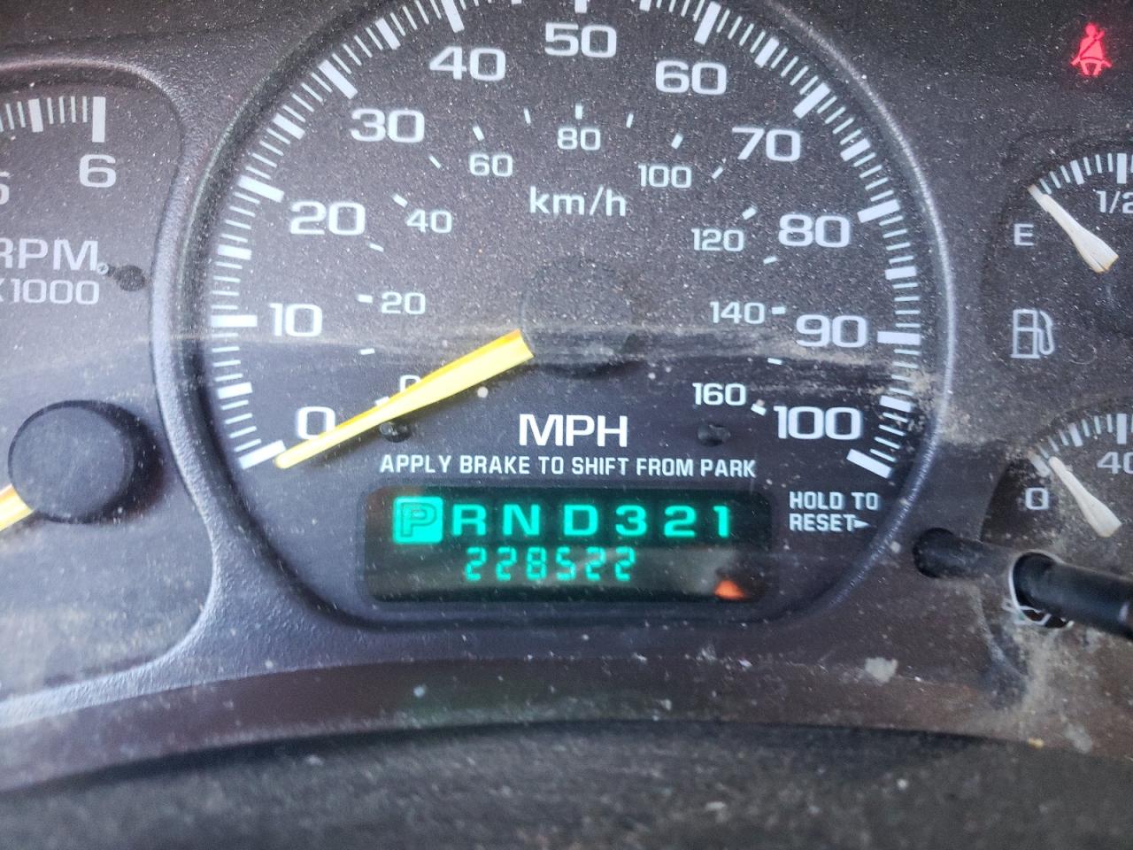 Photo 8 from auction – 2000 CHEVROLET SILVERADO with VIN 1GCEC19T0YE325276