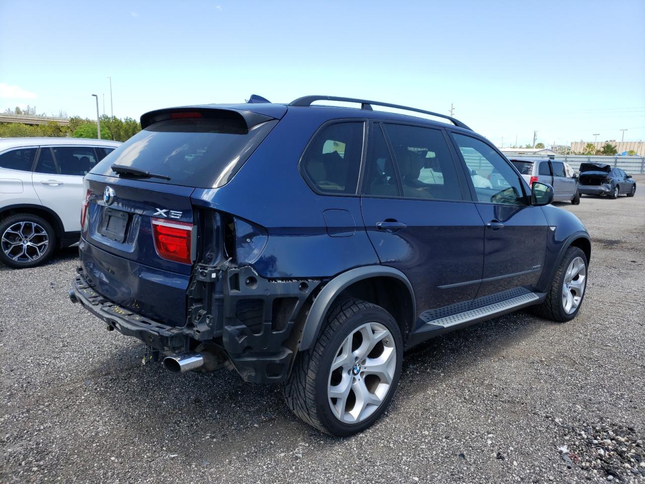 Photo 4 from auction – 2011 BMW X5 XDRIVE3 with VIN 5UXZV4C52BL415151